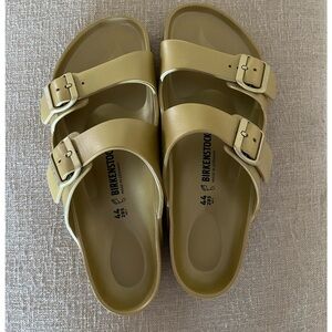 NWOT Men’s Gold Arizona EV Birkenstock Sandals